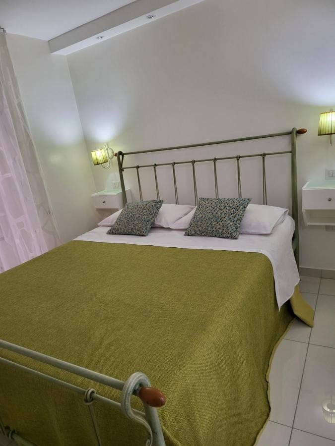 Megara House Apartment *